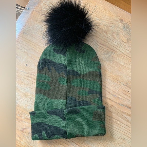 Unisex Jeep hat Camo print with black Pom Pom ball on top NEW - Picture 3 of 3